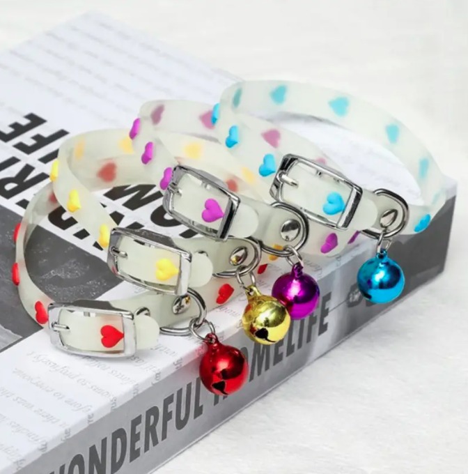 COLLIER LUMINEUX EN FORME DE CLOCHE COLLIER LUMINEUX EN FORME DE CLOCHE