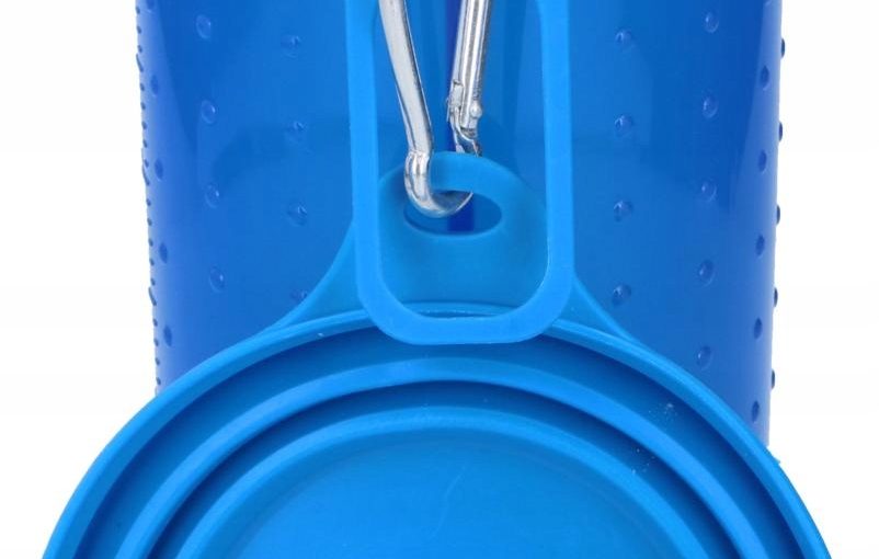 Bouteille Portable pour Chien bleue avec gamelle pliable intégrée et mousqueton